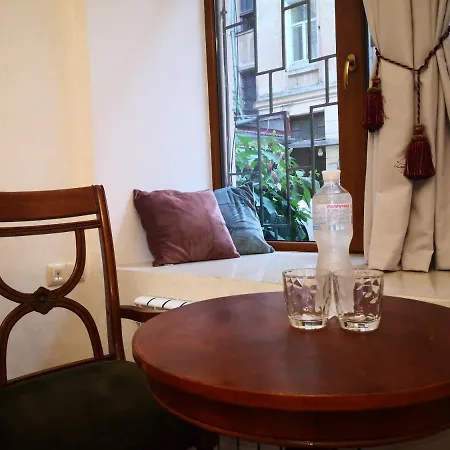 затишні апартаменти, вулиця дерибасівська, 13 Apartment *